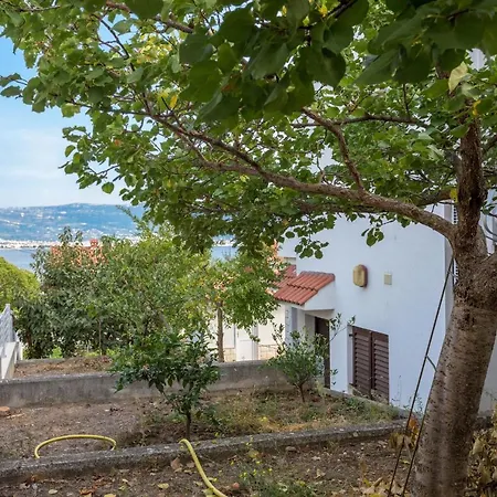 Slatine 13298a Apartmán