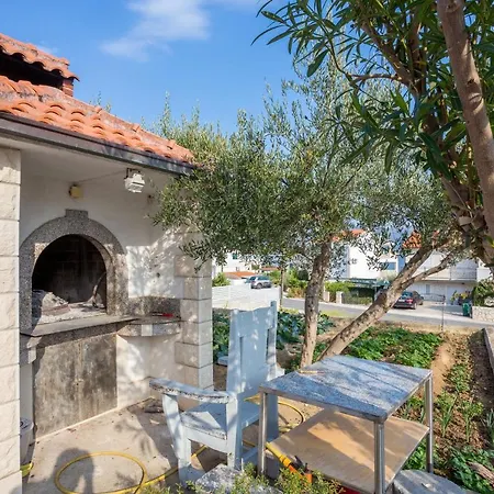 Slatine 13298a Apartmán