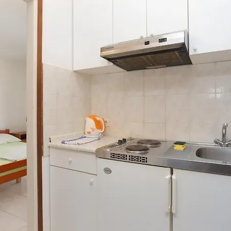 Slatine 13298a Apartmán