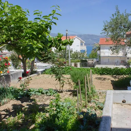 Slatine 13298a Apartmán