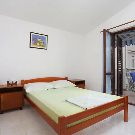 Apartamento Slatine 13298a