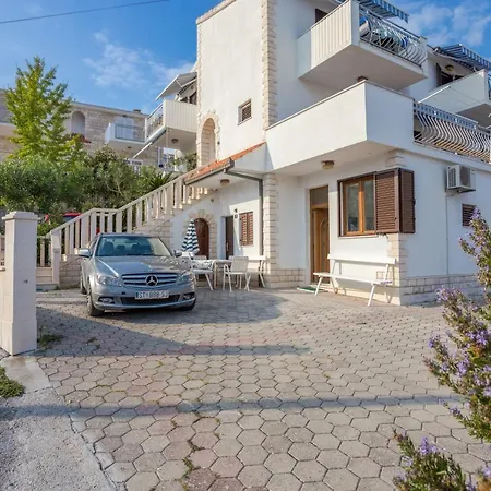 Slatine 13298a Apartamento